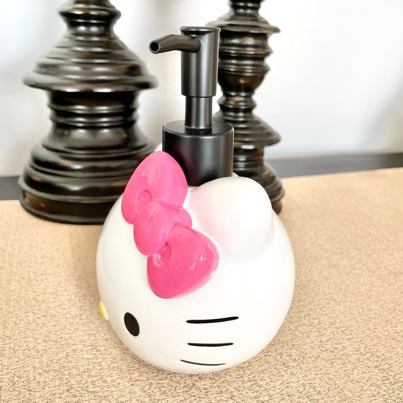 New Sanrio HELLO KITTY Ceramic Soap Dispenser Pump - Picture 3 of 4